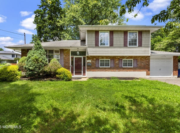 44 Koenig Lane, Freehold, NJ 07728