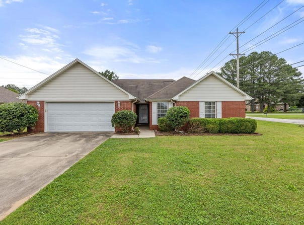 2300 Camden Cv, Muscle Shoals, AL 35661