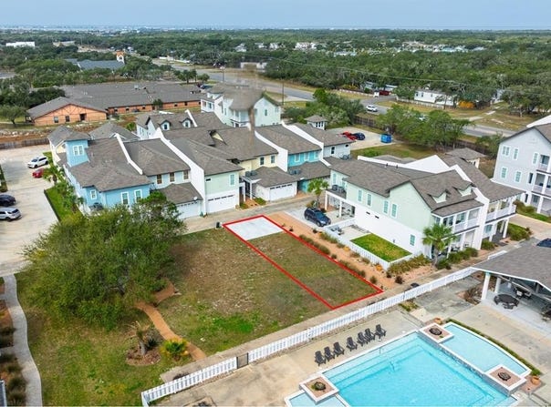 108 Frontenac Ln, ROCKPORT, TX 78382