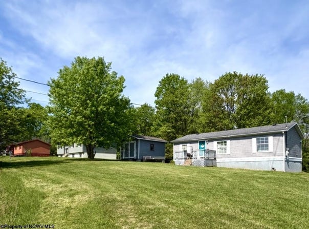 462 Spring Hills Road, Grafton, WV 26354