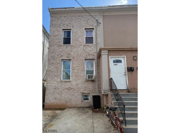 1022 Laura St, Elizabeth City, NJ 07201-1506