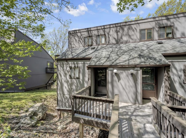 168 Upper Village Way, Tannersville, PA 18372