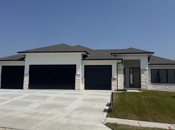 10008 Laramie Street, Papillion, NE 68046