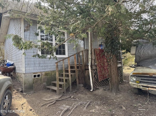 1114 HIGHWAY 25W S, LaFollette, TN 37766