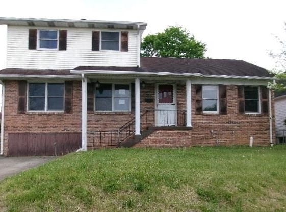 206 Harvey Avenue, OAK HILL, WV 25901