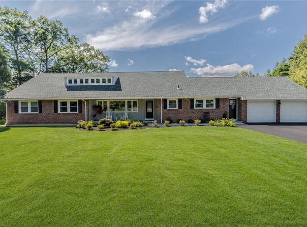 15 Golden View Drive, Johnston, RI 02919
