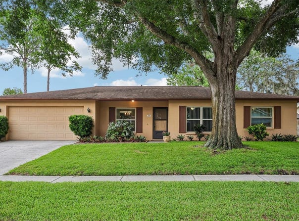 3718 SAND PEBBLE Drive, VALRICO, FL 33596