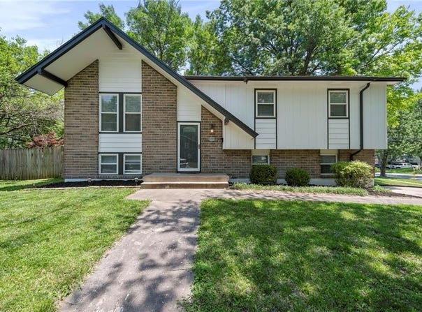 1700 W Normandy Drive, Olathe, KS 66061