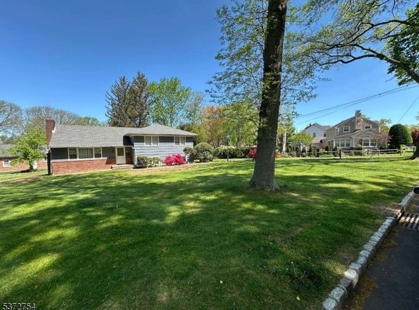 4b Acken Dr, Clark Twp., NJ 07066-2902