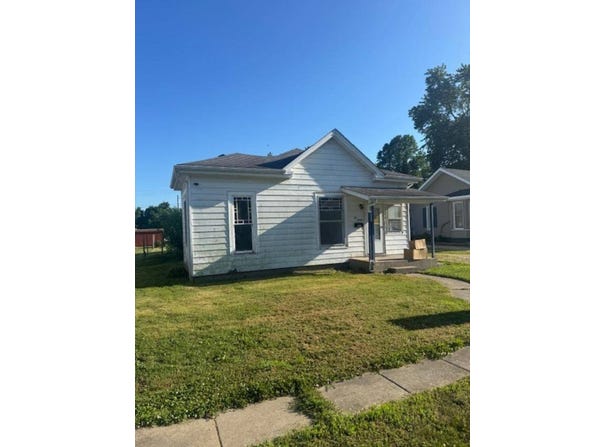220  E North St, Roodhouse, IL 62082
