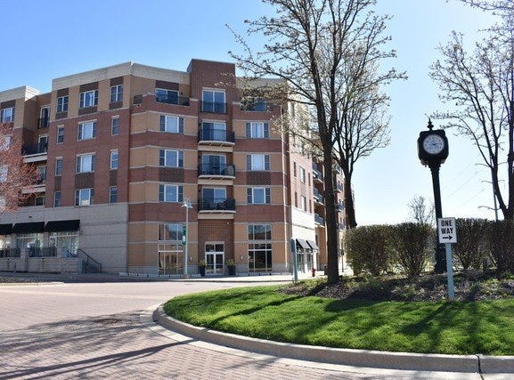300 Village Circle, Willow Springs, IL 60480