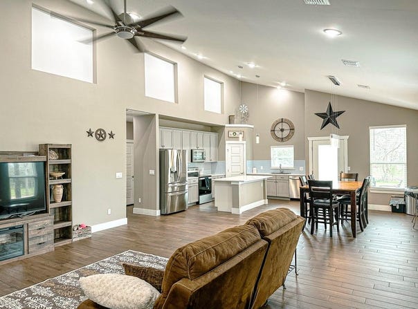 177 Mokulua LN, Bastrop, TX 78602