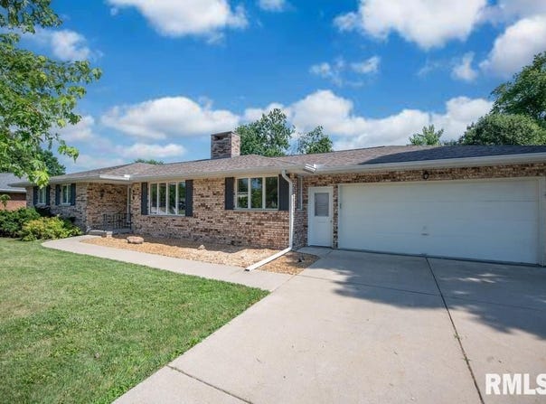 470 E HAZELWOOD Street, Morton, IL 61550