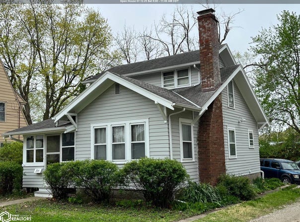 304 E Kirkwood Avenue, Fairfield, IA 52556