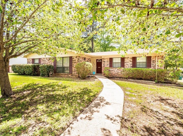 1222 Crestwood Dr., El Dorado, AR 71730