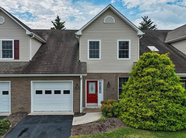 2522 BLOSSOM Trail W, Blacksburg, VA 24060