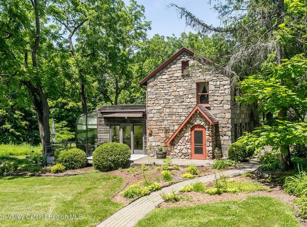 1365 Old Post, Esopus, NY 12429