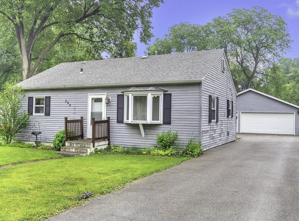204 Oak Street, Crown Point, IN 46307