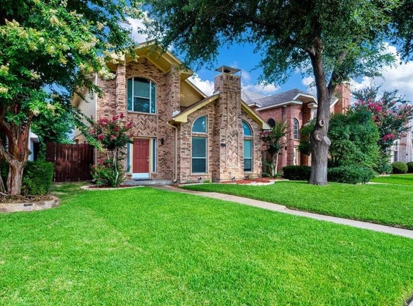 2221 Meadowstone Drive, Carrollton, TX 75006