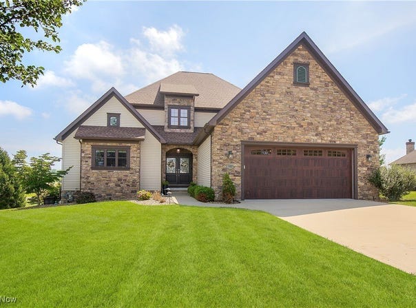 7662 ROLLING GREEN AVENUE NW, MASSILLON, OH 44646