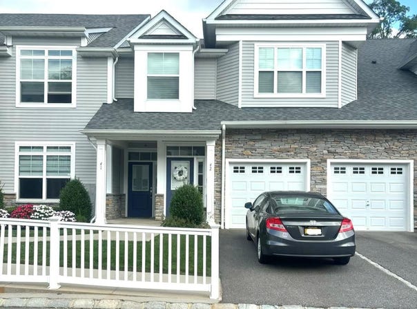 42 Meadowbrook Lane, Smithtown, NY 11787