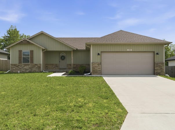 108 E Rosalie Street, Strafford, MO 65757