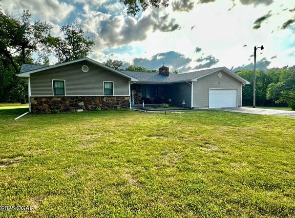 6961 County Lane 94, Carthage, MO 64836