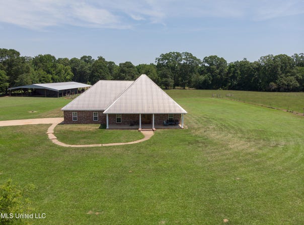 3148 Volley Campbell Road, Terry, MS 39170