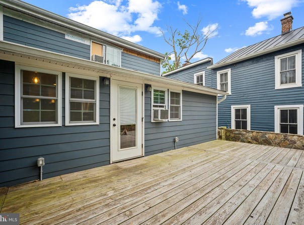 36952 CHARLES TOWN PIKE, HILLSBORO, VA 20132