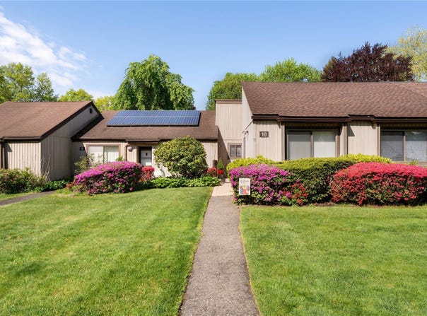 10 Strathmore Gate Drive, Stony Brook, NY 11790