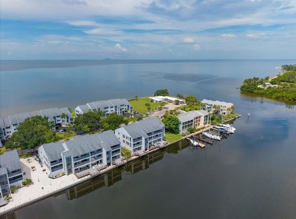 817 B BAHIA DEL SOL Drive, RUSKIN, FL 33570