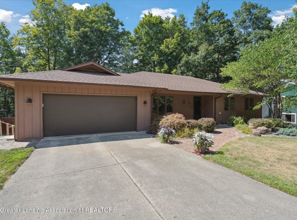 1913 Opaline Drive, Lansing, MI 48917