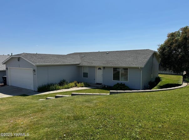 7702 Douglas Dr, Yakima, WA 98908