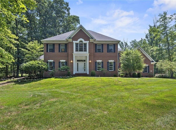 6039 Ledgeview Drive, Boston Heights, OH 44264