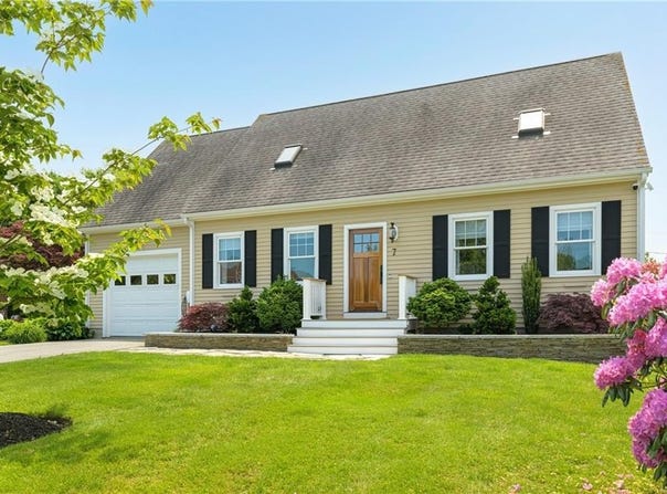 7 Maloney Lane, Middletown, RI 02842