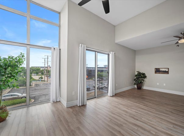2121 S Kinnickinnic Ave, Milwaukee, WI 53207