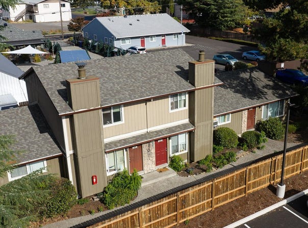 461 W GLOUCESTER St, Gladstone, OR 97027