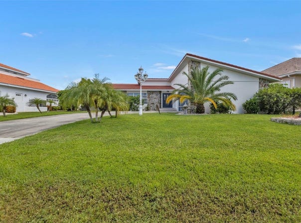 16 TROPICANA DRIVE, PUNTA GORDA, FL 33950