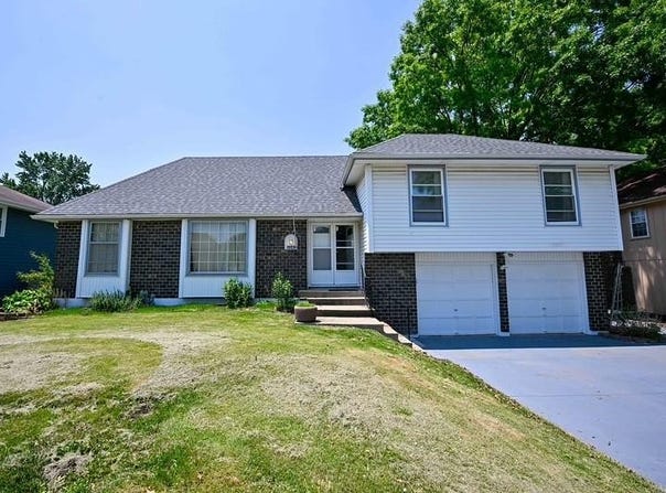 1113 SW 17TH Street, Blue Springs, MO 64015