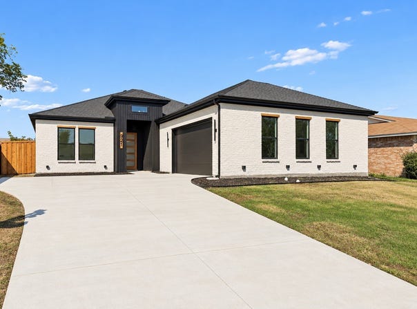 921 Woodcrest Drive, Lancaster, TX 75134
