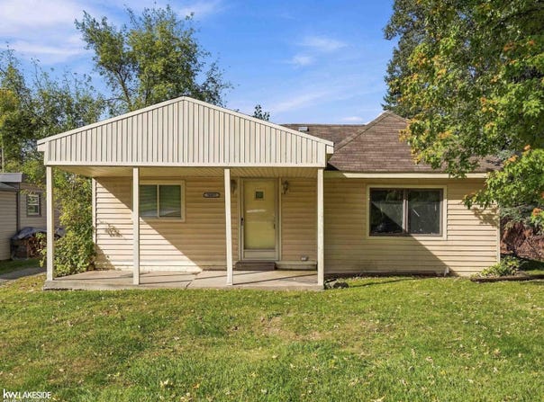 38491 Albert Boulevard, Clinton Township, MI 48036