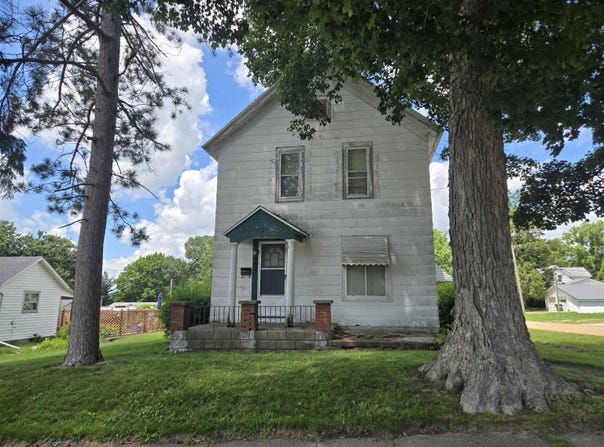 402 W DIXON Street, POLO, IL 61064