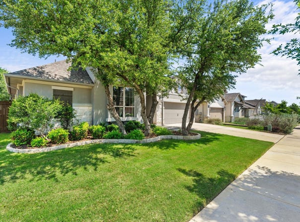 813 Heartleaf Dr, Leander, TX 78641