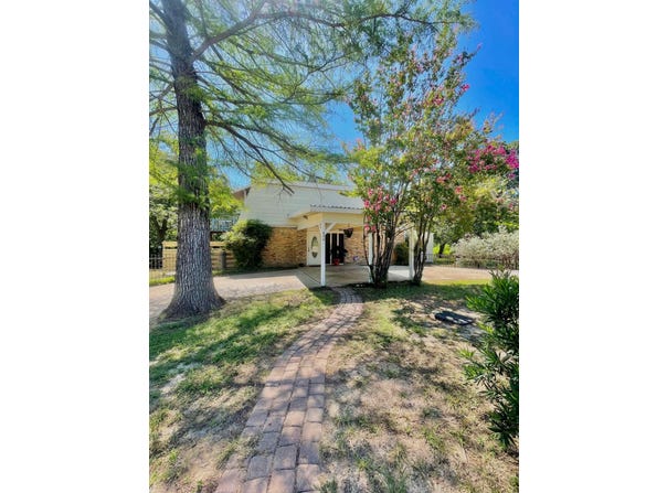 604 Flag Creek Drive, Llano, TX 78643