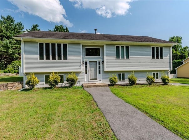 3 Hanton City Trail, Smithfield, RI 02917