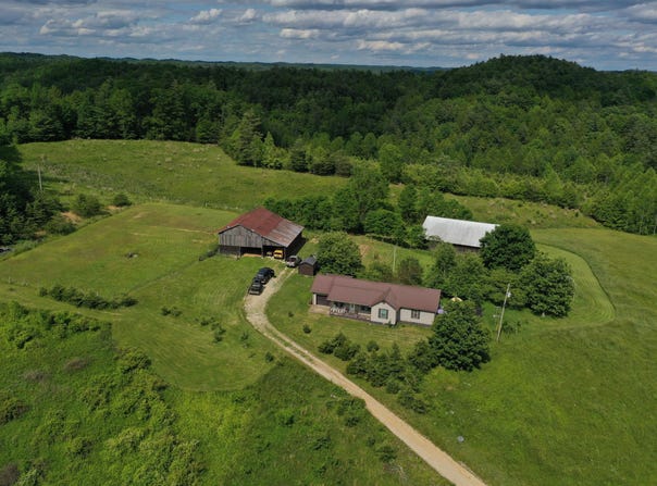 342 Dewey Banks Road, Campton, KY 41301
