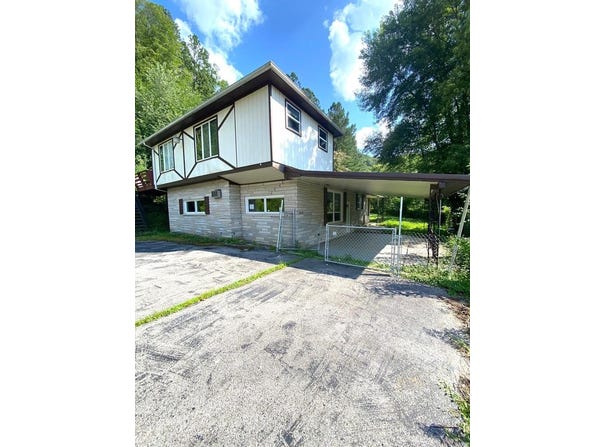 14376 Highway 550 E, Lackey, KY 41643