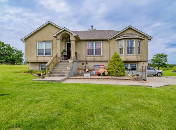 9365 SE Harris Rd, Cameron, MO 64429
