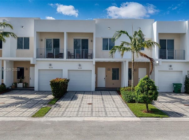 10240 NW 72nd Ter, Doral, FL 33178