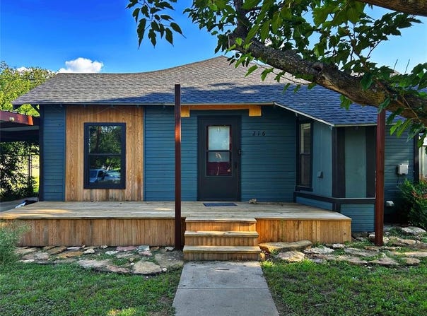 216 E 9th Street, Coleman, TX 76834